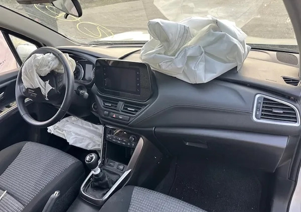 Suzuki SX4 cena 29900 przebieg: 33600, rok produkcji 2022 z Poznań małe 37